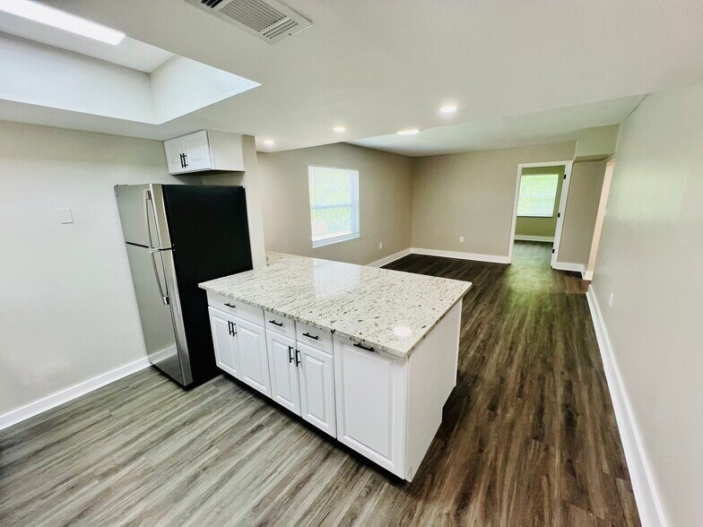 More Photos Of 2035 Alpine Rd, Clearwater Apartments For Sale