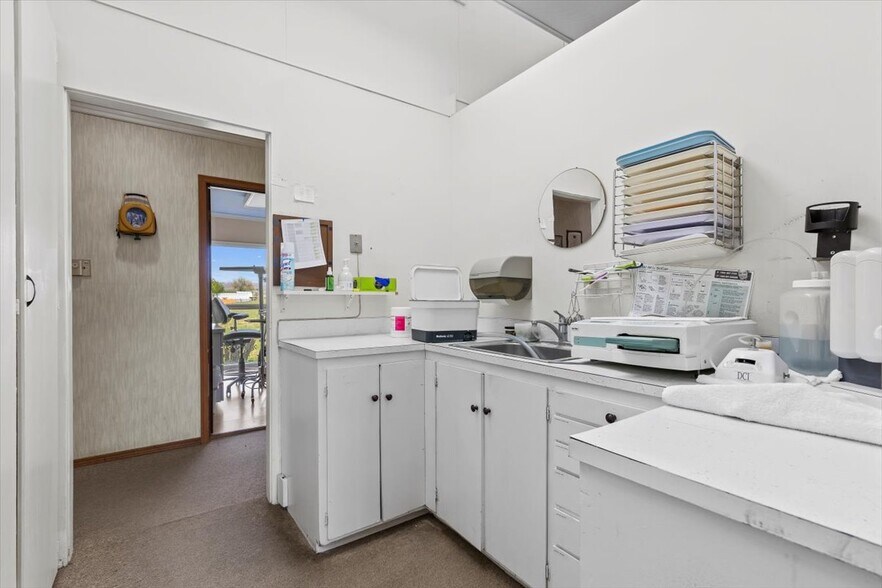 More Photos Of 781 Roza Dr, Zillah Healthcare For Sale