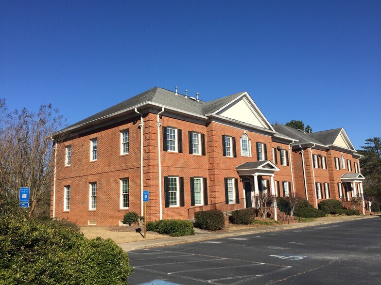 More Photos Of 795 E Lanier Ave, Fayetteville Office For Lease