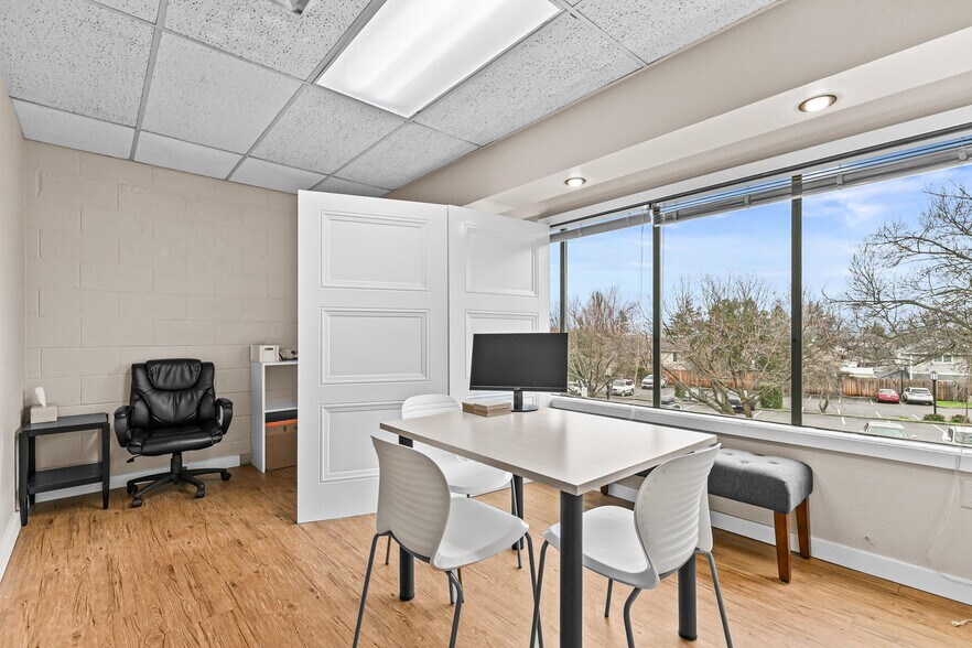 More Photos Of 116 Lithia Way, Ashland General Retail For Sale