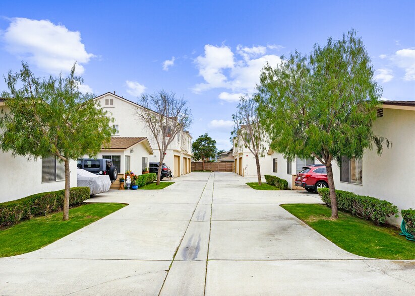 More Photos Of 553-555 Victoria St, Costa Mesa Apartments For Sale