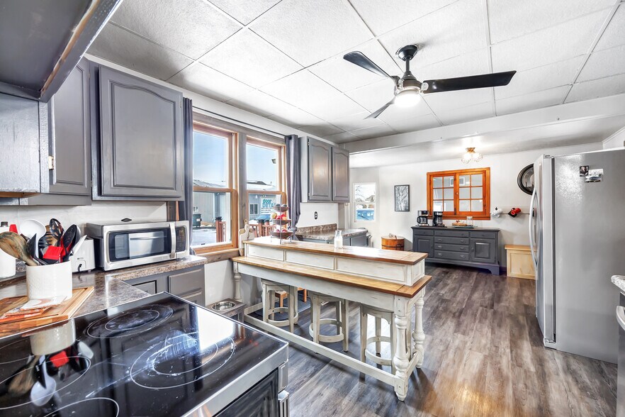 More Photos Of 513-529 Duluth Ave, Sturgeon Bay, Sturgeon Bay General Retail For Sale