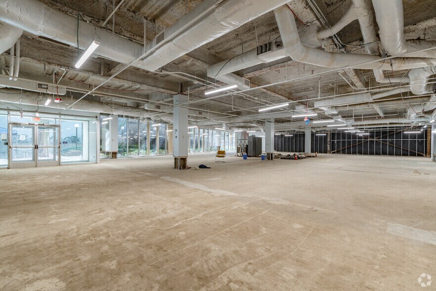 More Photos Of 495 Union Ave, Memphis Office For Sale