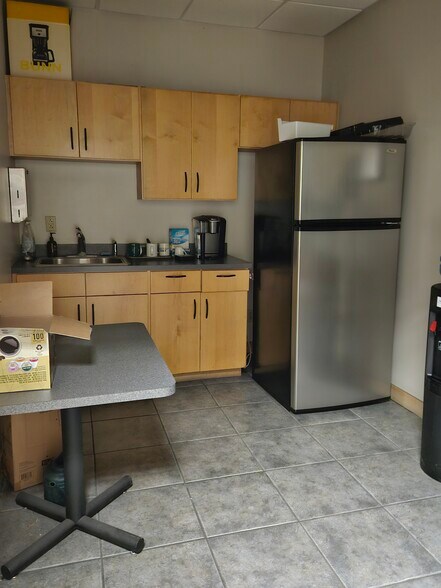 More Photos Of 1020 Industrial Park Rd, New Cumberland Warehouse For Sale