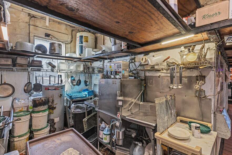 More Photos Of 346 N Main St, Memphis Restaurant For Sale