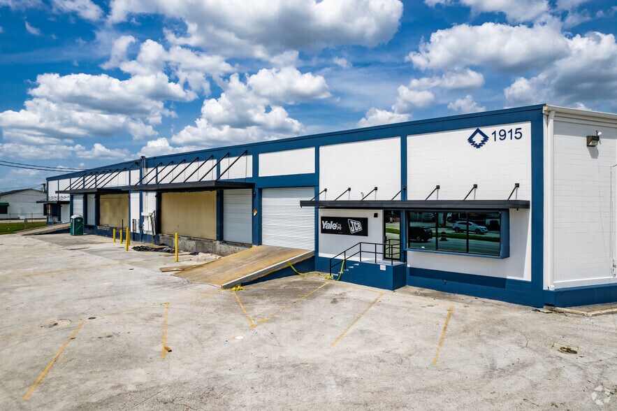 More Photos Of 1915 N Orange Blossom Trl, Orlando Warehouse For Lease