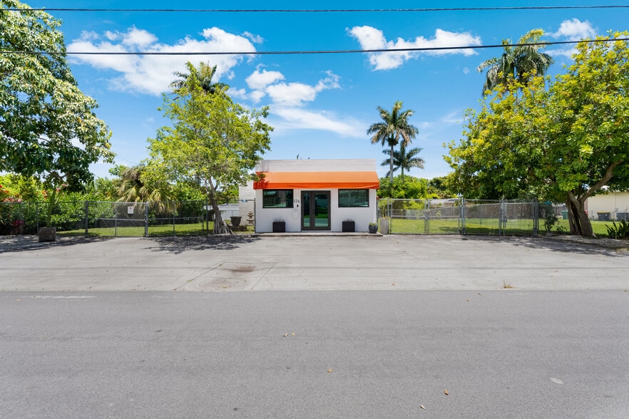Primary Photo Of 126 NE 1st Ave, Dania Beach Office For Sale