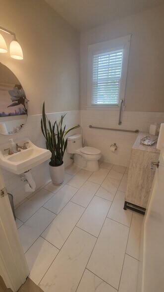 More Photos Of 119 Cherokee Rd, Charlotte Office For Lease