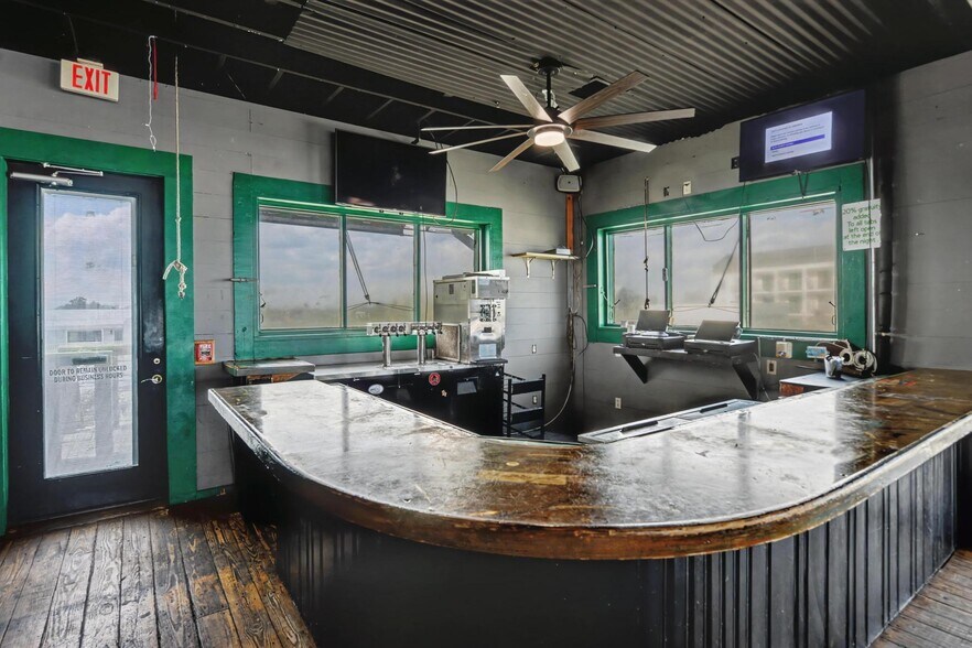 More Photos Of 113 S Beach Blvd, Bay Saint Louis Restaurant For Sale