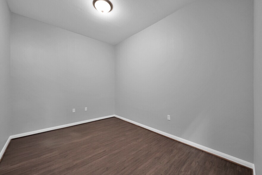 More Photos Of 15513 Capitol Hill Rd, Montgomery Service For Sale