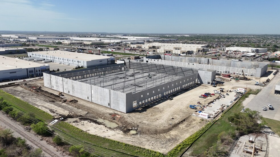 More Photos Of 7901 South Fwy, Fort Worth Unknown For Lease