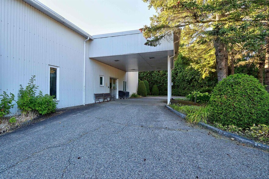 More Photos Of 221 Rue St-Georges, St-Barnabé Manufacturing For Lease