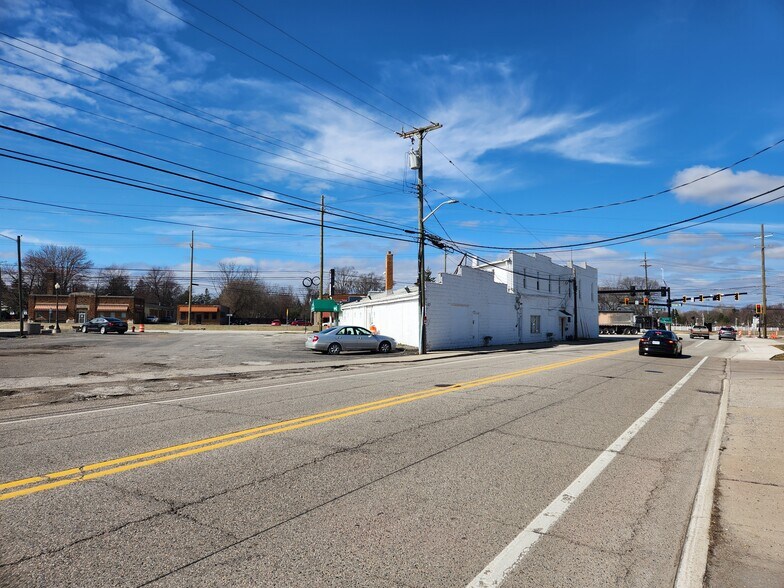 More Photos Of 31830 Mound Rd, Warren Freestanding For Lease
