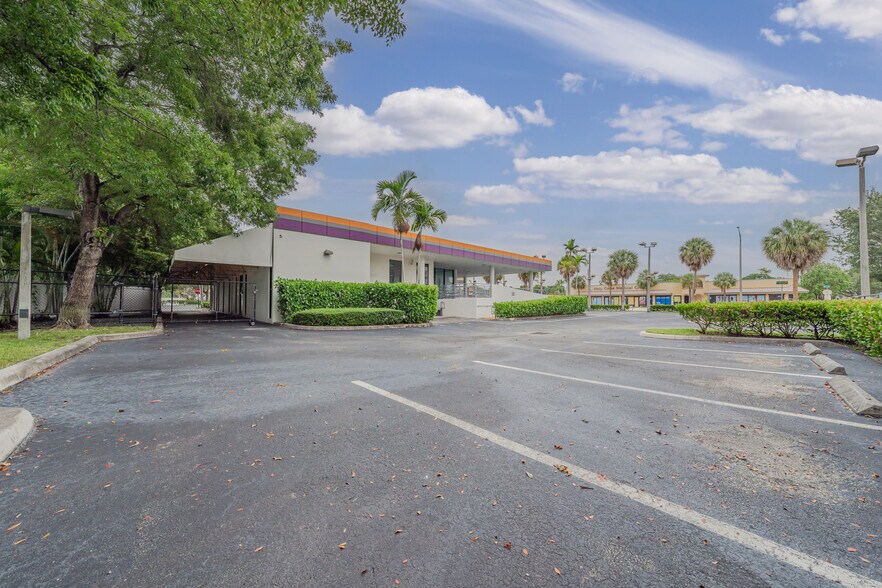 More Photos Of 1300 S Federal Hwy, Fort Lauderdale Auto Dealership For Sale