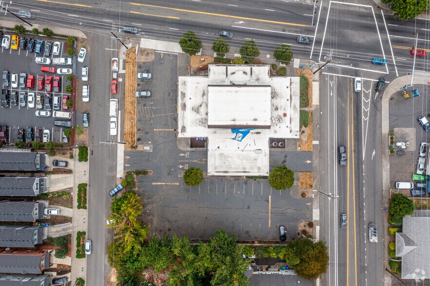 More Photos Of 10120 NE Sandy Blvd, Portland Bank For Lease