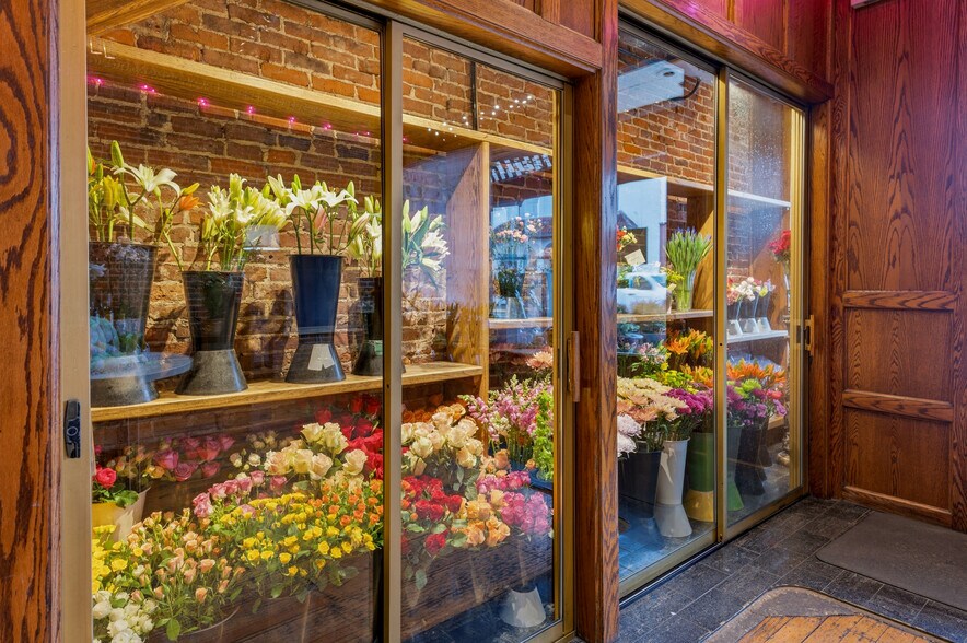 More Photos Of 102 W Main St, Grass Valley General Retail For Sale