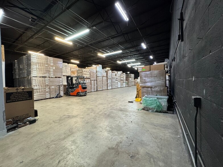 More Photos Of 7555-7575 W 2nd Ct, Hialeah Warehouse For Sale