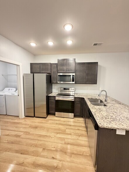 More Photos Of 422 Falls Pt SW, Madison Flex For Sale