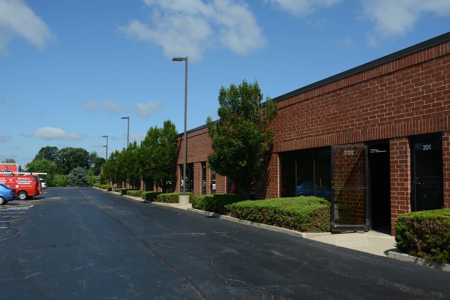 Primary Photo Of 31632 N Ellis Dr, Volo Warehouse For Lease