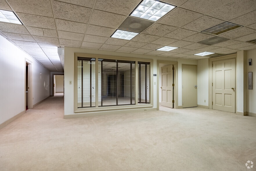 More Photos Of 128 S Washington St, Albany Freestanding For Sale