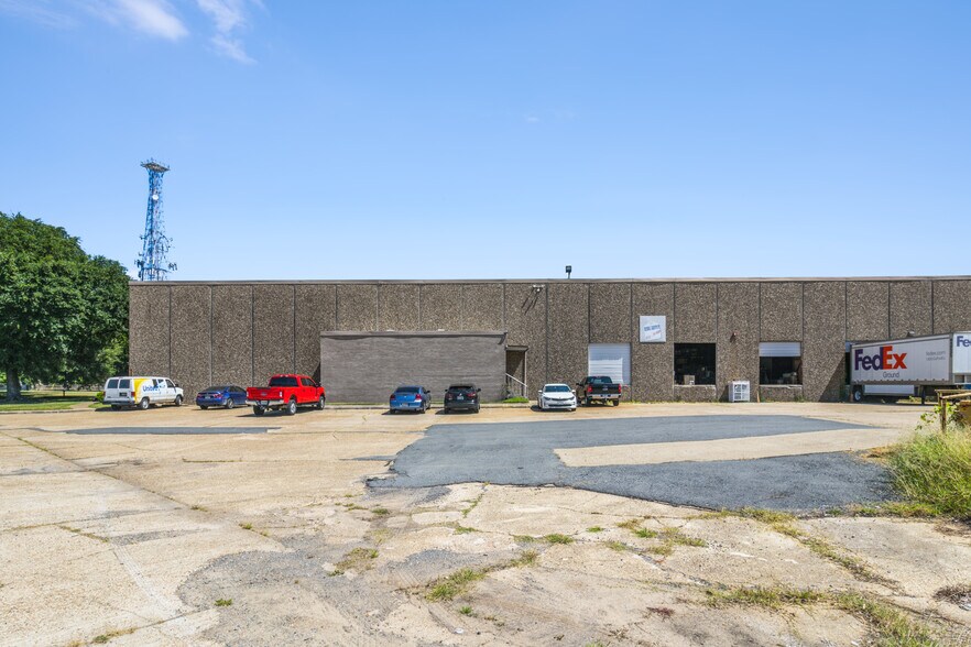 More Photos Of 2005 Texas Ave, Shreveport Warehouse For Lease