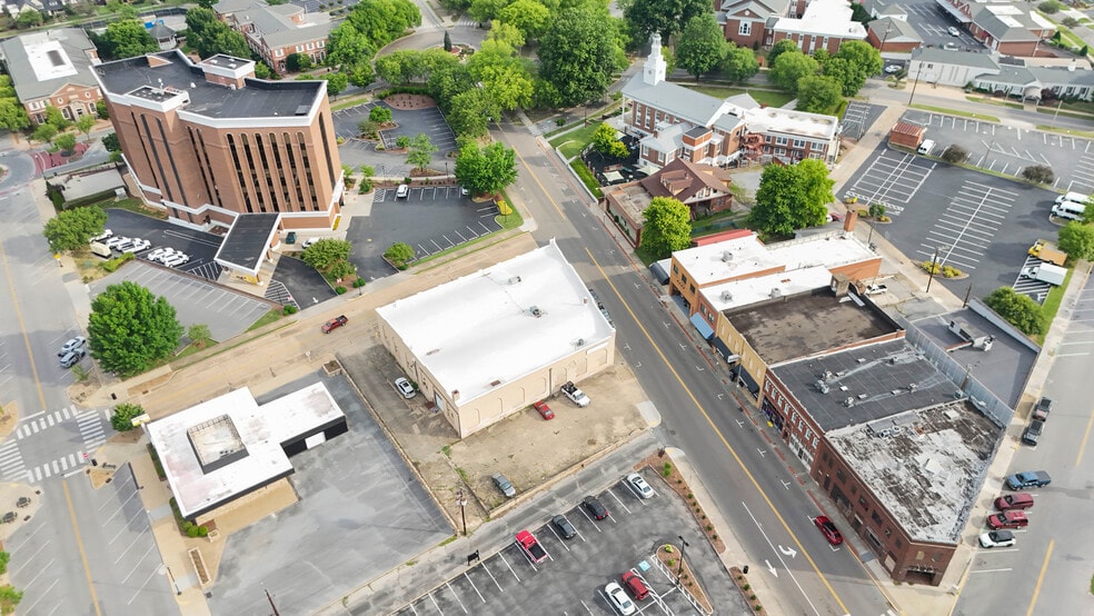 More Photos Of 233 E Sullivan St, Kingsport Storefront For Sale