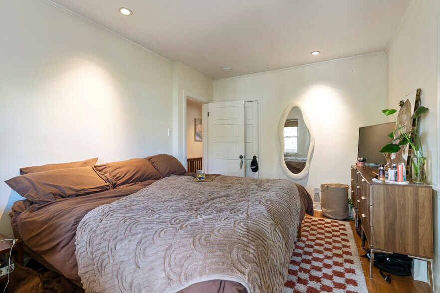 More Photos Of 1501 Westerly Ter, Los Angeles Apartments For Sale
