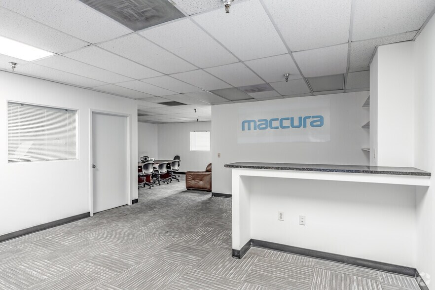 More Photos Of 387-409 E Gude Dr, Rockville Showroom For Lease