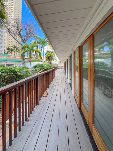 More Photos Of 2443 Prince Edward St, Honolulu Restaurant For Lease