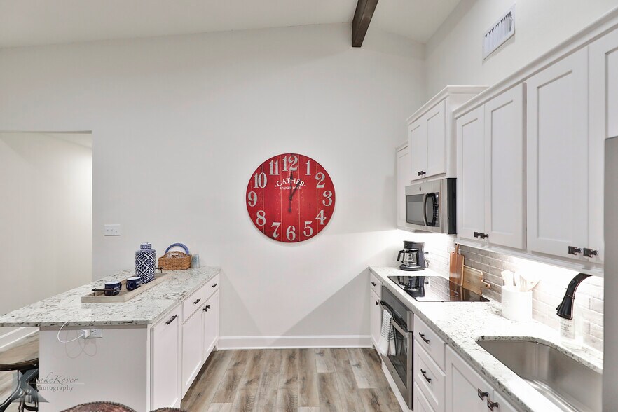 More Photos Of 2257 Industrial Blvd, Abilene Office For Sale