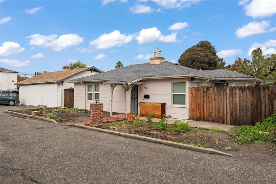 More Photos Of 688 Grove Way, Hayward Apartments For Sale