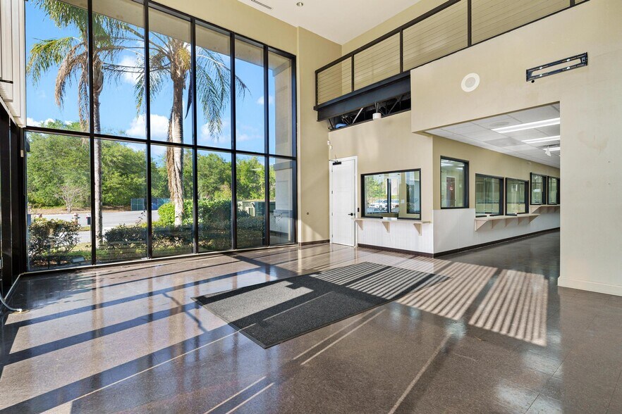 More Photos Of 1904 Thomas Ave, Leesburg Office For Sale