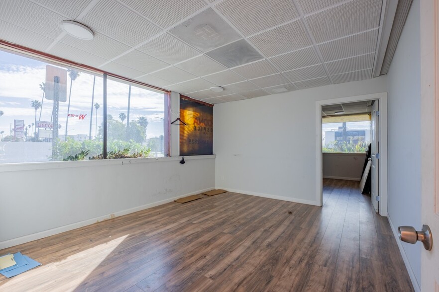 More Photos Of 16955 Sherman Way, Van Nuys Freestanding For Lease
