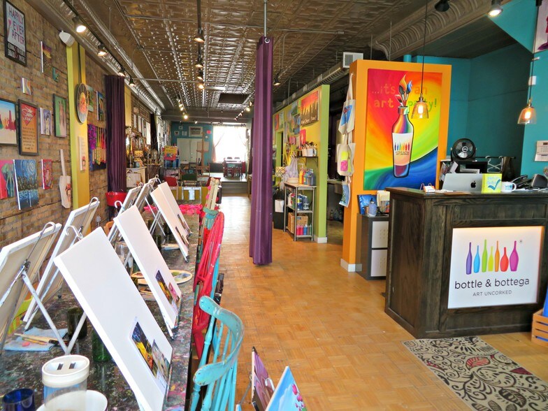 More Photos Of 1016 Davis St, Evanston Storefront Retail Office For Lease