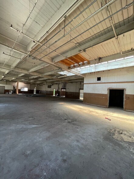 More Photos Of 5041-5047 N Western Ave, Chicago Flex For Lease