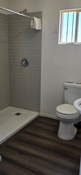 More Photos Of 2128 State Highway 58 Business Route E, Mojave Hotel For Sale