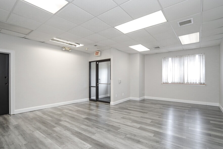 More Photos Of 939-941 E Columbus Ave, Springfield Office For Sale