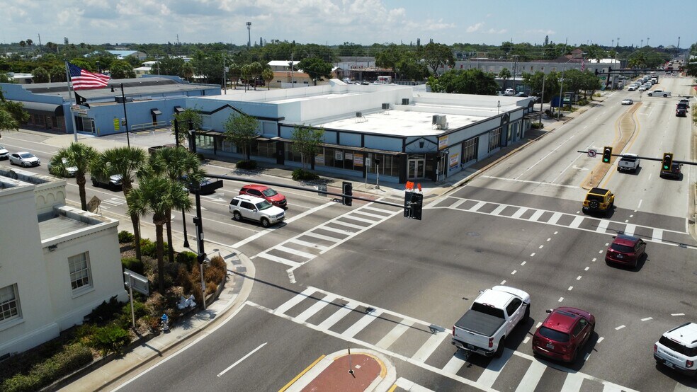 More Photos Of 817 Manatee Ave W, Bradenton Medical For Lease