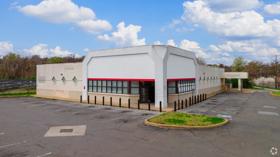 Primary Photo Of 4635 S Capitol St SW, Washington Drugstore For Lease