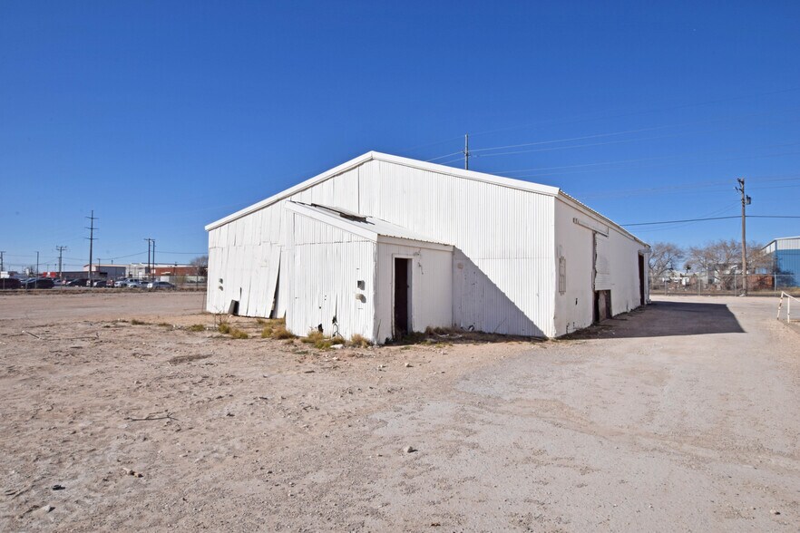 More Photos Of 302 Industrial Ave, Odessa Warehouse For Sale