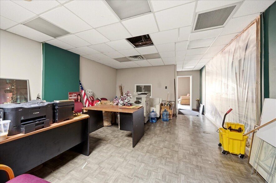 More Photos Of 2020-2024 Williamsbridge Rd, Bronx Storefront Retail Office For Lease