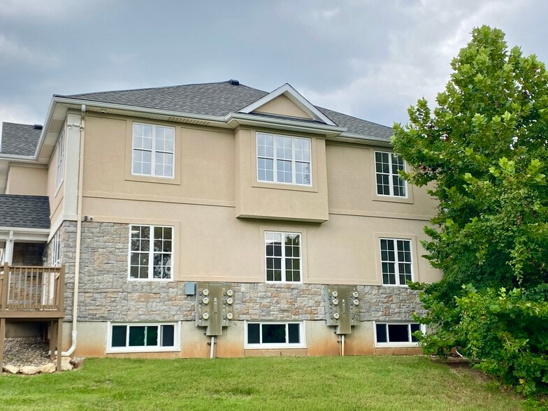 More Photos Of 8912 Stone Green Way, Louisville Office For Lease