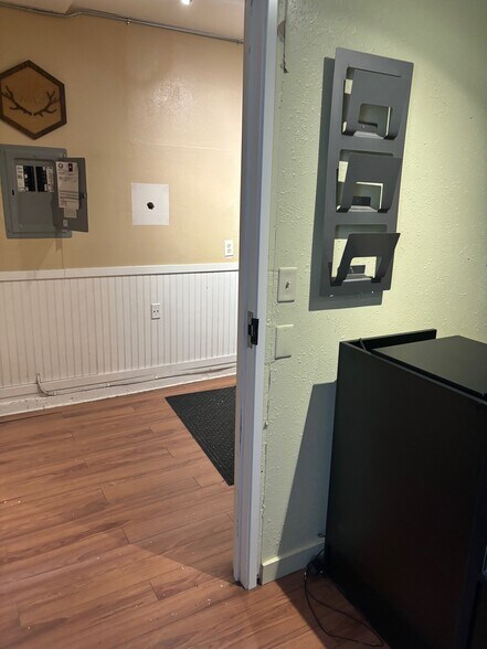 More Photos Of 15350 NE Sandy Blvd, Portland Office Residential For Sale