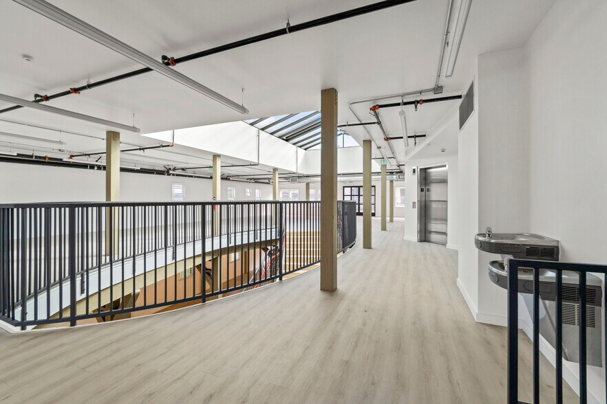 More Photos Of 1605 Ocean Front Walk, Santa Monica Storefront For Lease