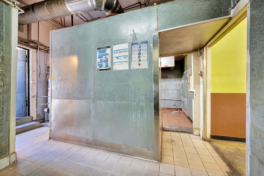 More Photos Of 5611 Hollywood Blvd, Los Angeles Storefront For Lease