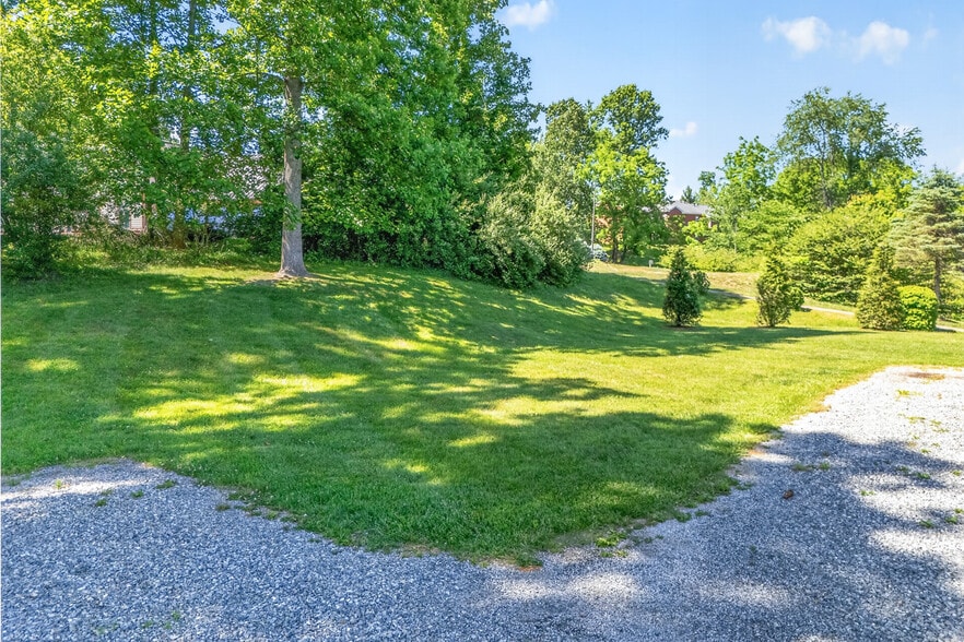 More Photos Of 132 Christiansburg Pike NE, Floyd Flex For Sale
