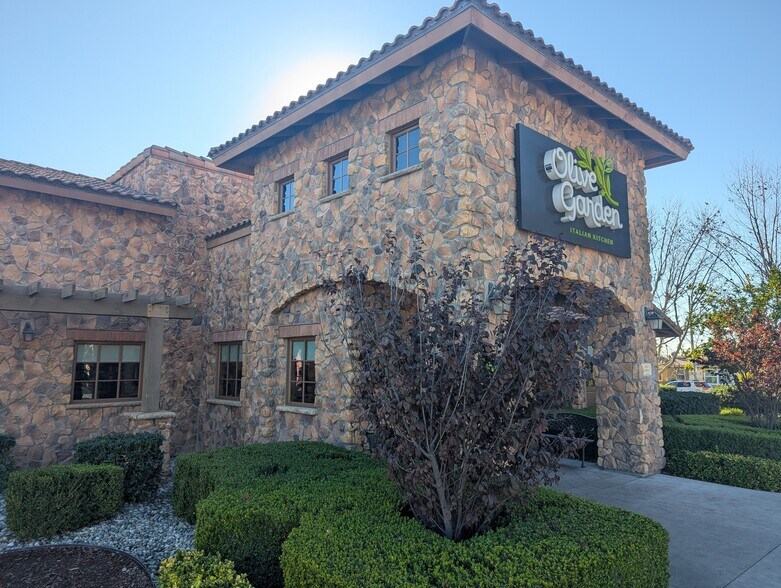 More Photos Of 582 N Lone Hill Ave, San Dimas Restaurant For Sale