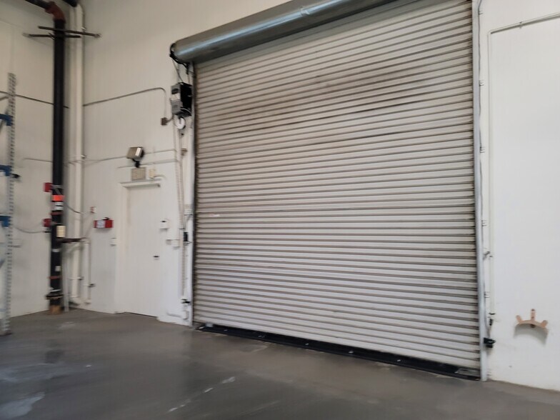 More Photos Of 800 S Rochester Ave, Ontario Warehouse For Lease