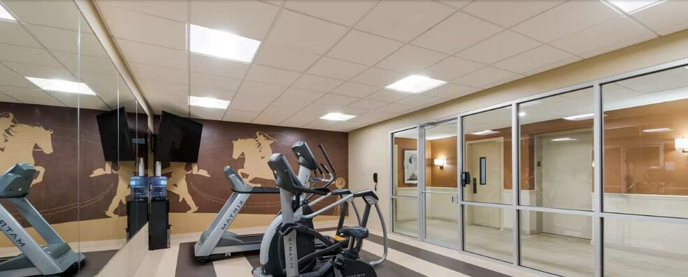 More Photos Of 711 Main St, Bandera Hotel For Sale