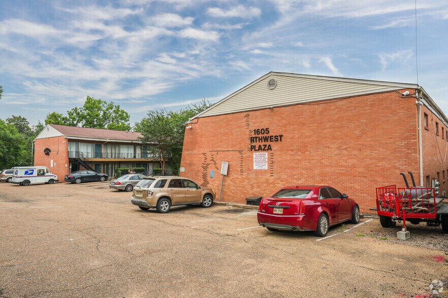 More Photos Of 1605 N West St, Jackson Apartments For Sale